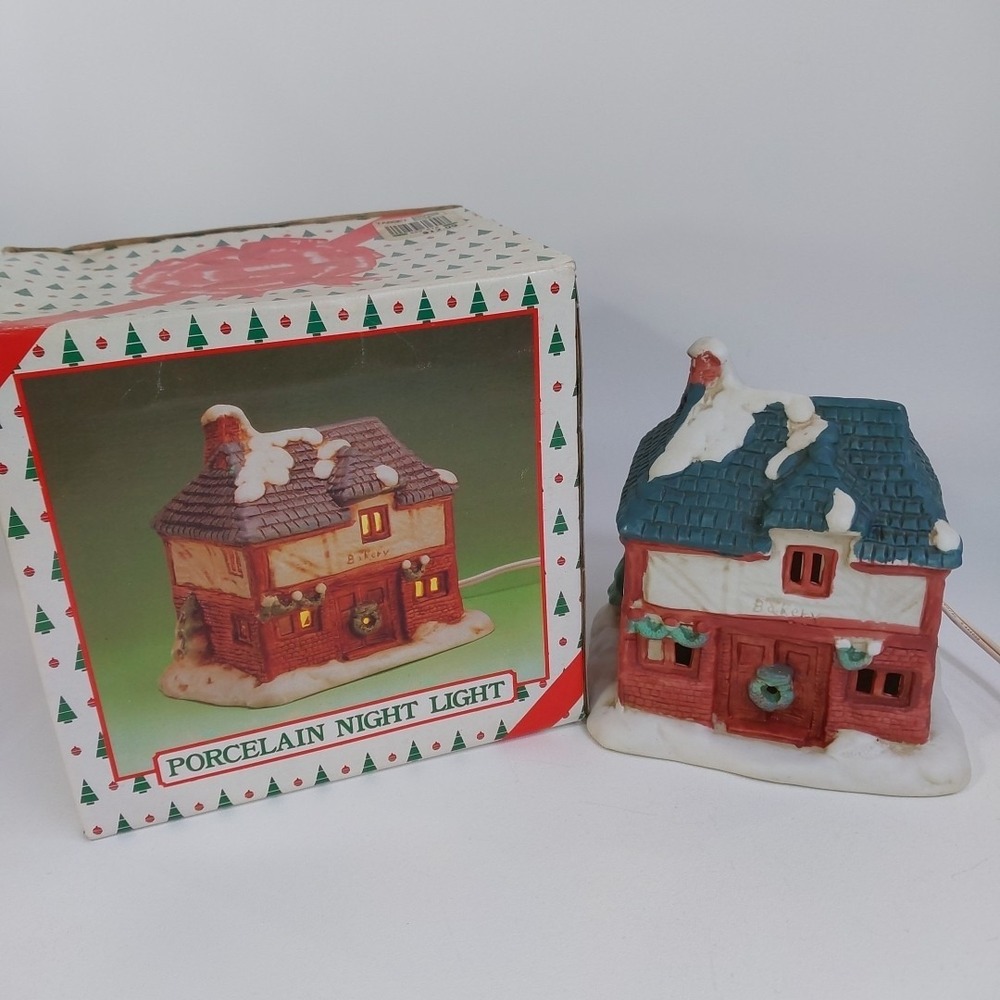 Vintage Christmas Village Lighted House "Bakery" With Light Cord 1989